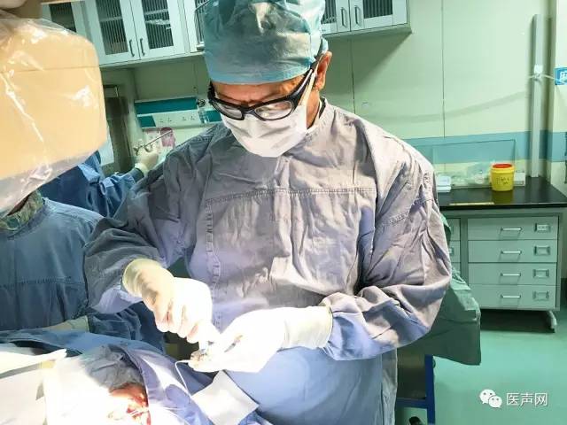 首台中国品牌兼容核磁心脏起搏器在阜外医院植入